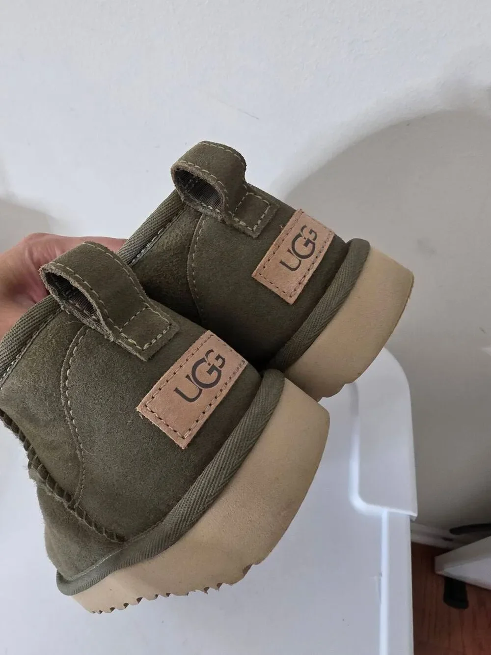UGG Women's Classic Ultra Mini Winter Boots US 6